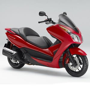 ホンダ、新開発250ccエンジン搭載の軽二輪スクーター「フォルツァ Si」発表