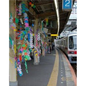 神戸電鉄、粟生線活性化のため主要駅で地元園児らによる七夕飾りを設置
