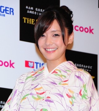 倉科カナ、新CMで得意の料理を披露するも「花嫁修行はまだまだ足りない!」