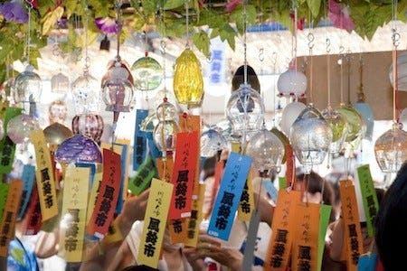 神奈川県 川崎大師で 全国最大規模の 風鈴市 開催 3万個の風鈴が集結 マイナビニュース