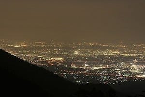神奈川県伊勢原市で夜の大山「光の競演～夜景と絵とうろう～」開催