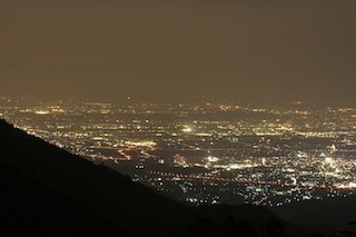 神奈川県伊勢原市で夜の大山「光の競演～夜景と絵とうろう～」開催