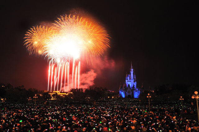 東京ディズニーランドとディズニーシーが年越しパスポートの申し込み開始 | マイナビニュース