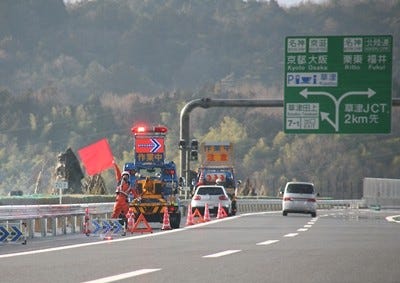 お盆は高速道路でのパンク 燃料切れトラブルが増加 運転前のチェックを マイナビニュース