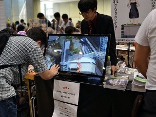 コミケでデジタルサイネージしたい! 本気の4K2Kディスプレイで探った電子看板の可能性