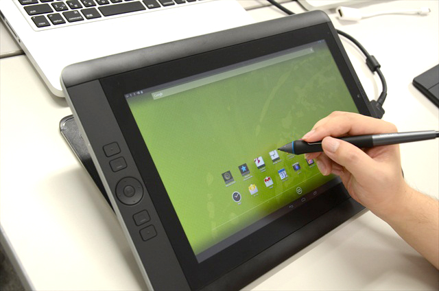 ワコム初・OS搭載の液晶ペンタブレット「Cintiq Companion」をプロの漫画家が最速タッチ&トライ | マイナビニュース