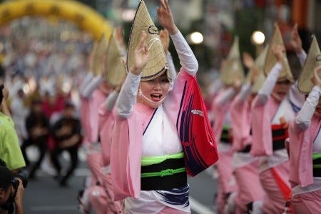 東京都高円寺で 阿波おどり 開催 1万人超の踊り手と100万人もの来場者 マイナビニュース
