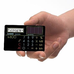 カシオの薄型カード電卓「SL-800」、国立科学博物館の未来技術遺産に