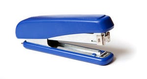 どうして「stapler」のことを日本では「ホッチキス」と呼ぶの?【知っているとちょっとカッコいい英語のコネタ】