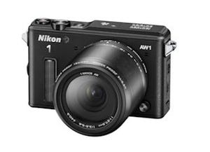 ニコン、防水・耐衝撃ミラーレス一眼「Nikon 1 AW1」にブラックモデル追加