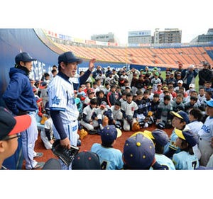 横浜DeNA、選手OB60名が熱血指導! 球界最大規模の少年野球教室を横浜で開催