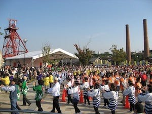 福岡県田川市で、「炭坑節まつり」開催 -数千人が輪になって"炭坑節"を踊る