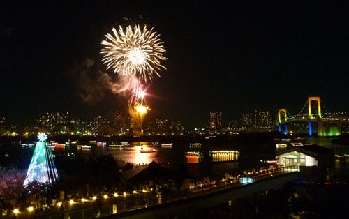 東京都 お台場で冬の花火 1 800発の お台場レインボー花火 開催 マイナビニュース