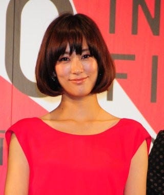 水川あさみ 初の東京国際映画祭に背中ざっくりセクシードレス姿で登場 マイナビニュース