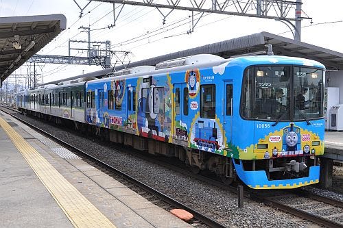 京阪電気鉄道、「10000系きかんしゃトーマス号2013」が京阪本線を臨時