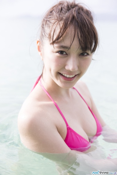 鈴木友菜、初写真集で水着姿を披露「大人っぽい感じにも挑戦しました!」 | マイナビニュース