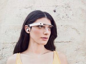 Google Glass最新モデルの画像が公開 - 新版はイヤホン取り付け可能に