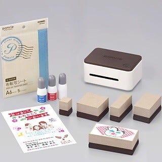 カシオ、スタンプメーカー「pomrie」の特別セット第1弾は年賀状が