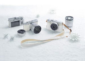 富士フイルム、レンズ交換式カメラ「FUJIFILM X-A1」のホワイトパッケージ