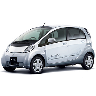 三菱、電気自動車「i-MiEV」に新グレードを追加するなどして発売