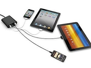 テック、iPadも充電できる最大6.2A出力の4ポートUSB充電器