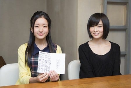 Akbメンバーが候補者を訪問 山本彩 須藤凛々花さんに 幸運のカード 贈呈 マイナビニュース