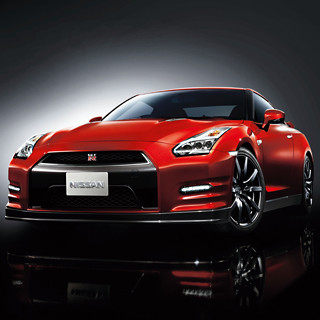 日産、マイナーチェンジした「GT-R」の14年モデルと「GT-R NISMO」を発表