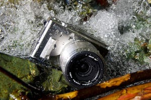写真愛好家の行動範囲を広げる防水仕様のミラーレス一眼カメラ - 「Nikon 1 AW1」を使ってみた