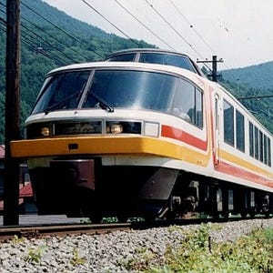 富士急行「フジサン特急」2002号編成、2月引退を前にJR時代の車体色を復刻