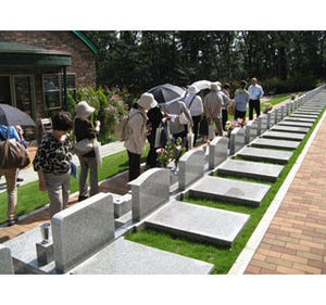東京都内周辺の霊園を巡る「大人の終活 バスツアー」開催 - テーマは自然葬