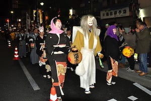 東京都北区で「王子狐の行列」を開催 -狐のお面やメークで練り歩く