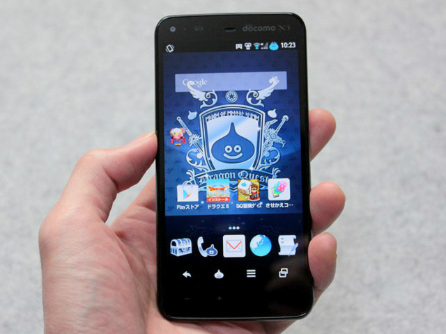 ファン垂涎のドラクエスマホ「SH-01F DRAGON QUEST」で遊んでみた ファン垂涎のドラクエスマホ「SH-01F DRAGON QUEST」で遊んでみた