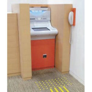 車椅子利用者や視覚障害者に配慮、東京スター銀行が新型ATMを全店舗に設置