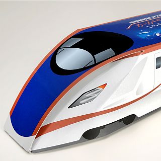 北陸新幹線新型車両W7系「かがやき」外観をパッケージで再現した 北陸新幹線新型車両W7系「かがやき」外観をパッケージで再現した