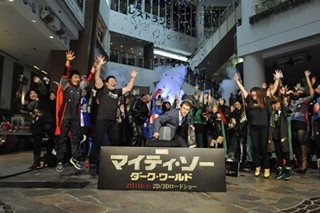 『マイティ･ソー』主演クリス･へムズワースが初来日! 100人と名シーン再現