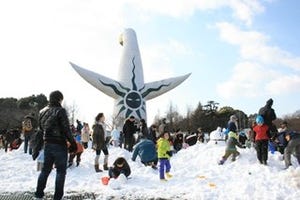 大阪府・万博記念公園に雪がたっぷりの遊べるイベント会場が登場