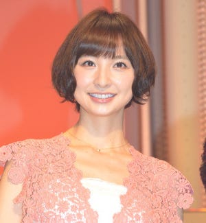 篠田麻里子が『にっぽんの歌』初司会 - 二葉百合子と共演し「本当に光栄」