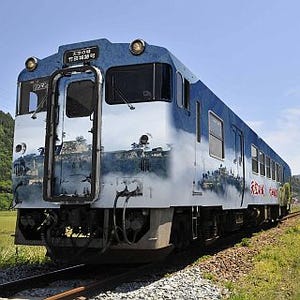 JR西日本、竹田城跡へラッピング列車を運行 - 特急「はまかぜ」も臨時停車