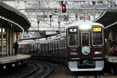 阪急電鉄、宝塚駅の出発メロディーが「すみれの花咲く頃」「鉄腕アトム」に