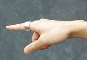 魔法のようなデモで話題に、日本発の指輪型ウエアラブルデバイス「Ring」って?