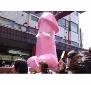 神奈川県・川崎でちょっと正視に困る奇祭! 女性にも人気の「かなまら祭り」
