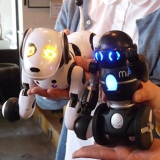 タカラトミーがロボットトイ「Omnibot」の新展開を発表! 第1弾は、2輪走行ロボ＆やんちゃ盛りの小型犬ロボ | マイナビニュース