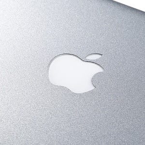 サンワダイレクト、MacBookに貼り付ける保護シート - 見た目そのまま?