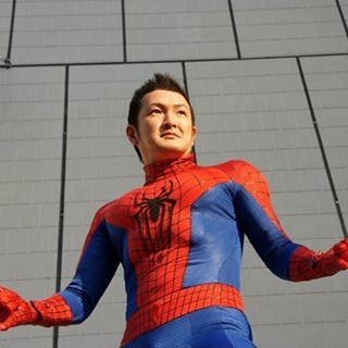 中村獅童、スパイダーマン姿で犬の散歩!「体形を整えないと」と筋トレ奮闘