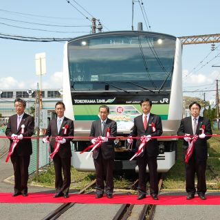 総合車両製作所、オールステンレス車両生産累計8,000両に! 記念式典も開催