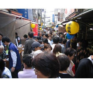 東京都・築地場外市場で、300店以上の自慢の品が半額になる「半値市」開催!