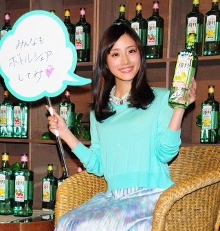 石原さとみ、昼間からお酒「グイグイ飲める感じで危ない危ない」