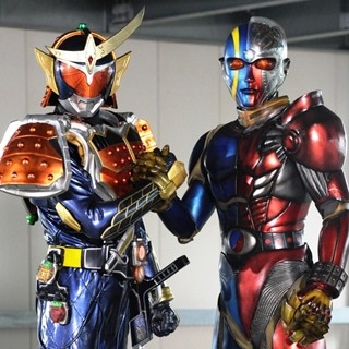 仮面ライダーとキカイダーが初共演! 5/18『鎧武』に石ノ森2大ヒーロー並び立つ