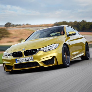 BMW、新型「M4 クーペ」を富士スピードウェイで初公開 - デモ・ランも実施