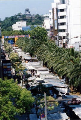 日曜市のルーツは高知県にあり 長さ1 3kmの巨大市でチェックすべきものは マイナビニュース